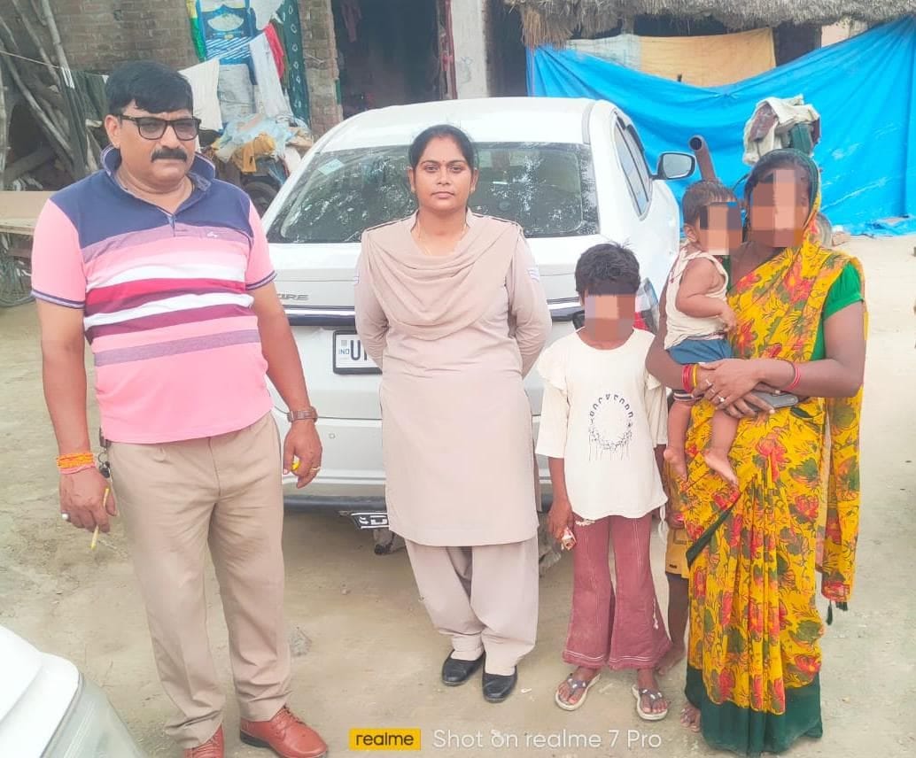 भटकी हुई मासूम बच्ची.jpeg